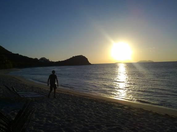 Pôr-do-sol na Smuggler's Cove, em Tortola - BVI